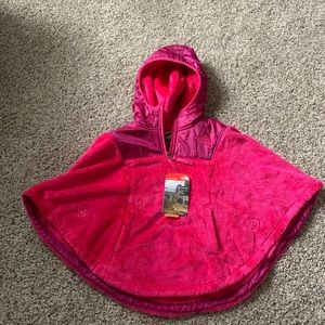 Girls The North Face  poncho size 6 NWT